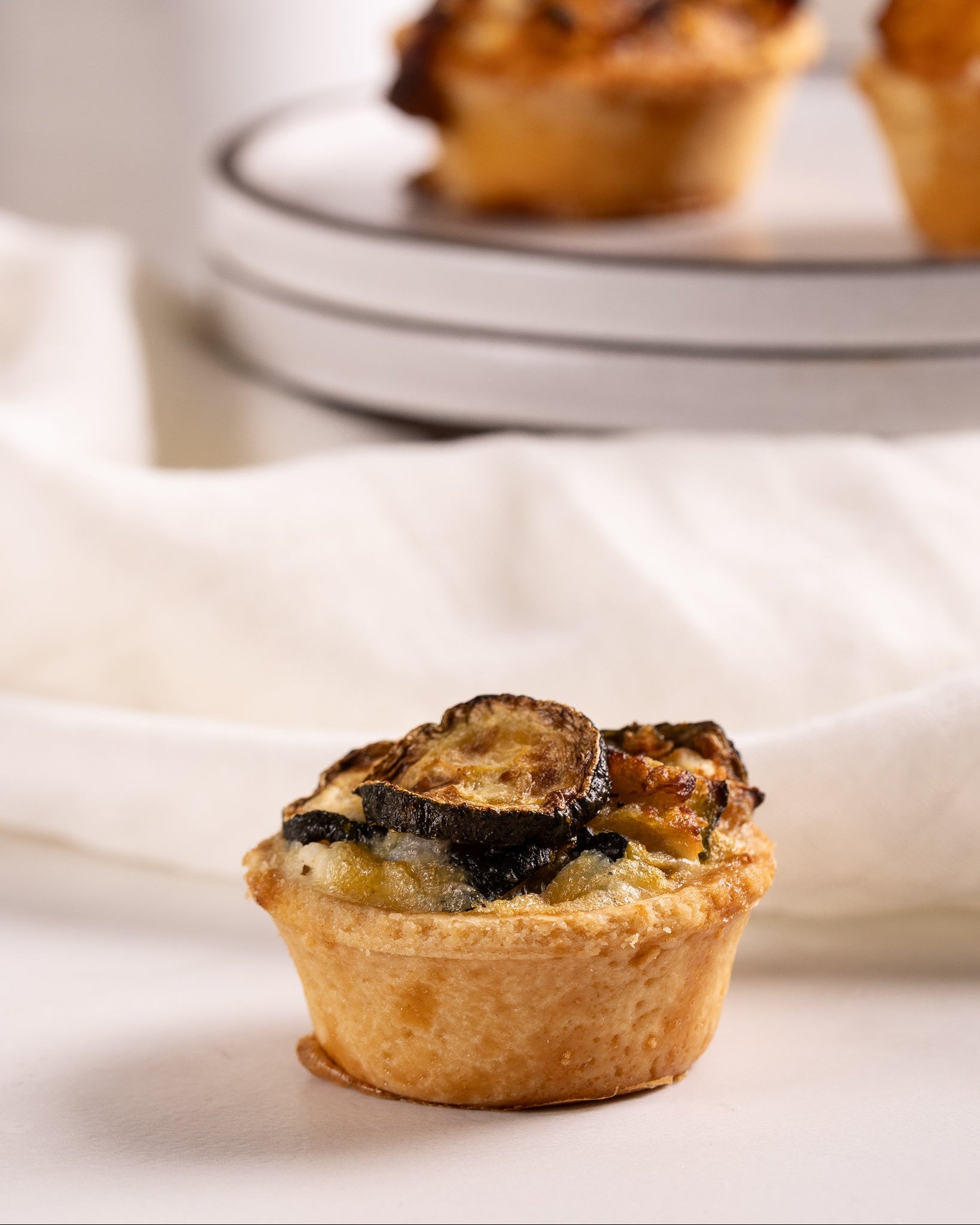 מגש מיני קישים 18 יחידות