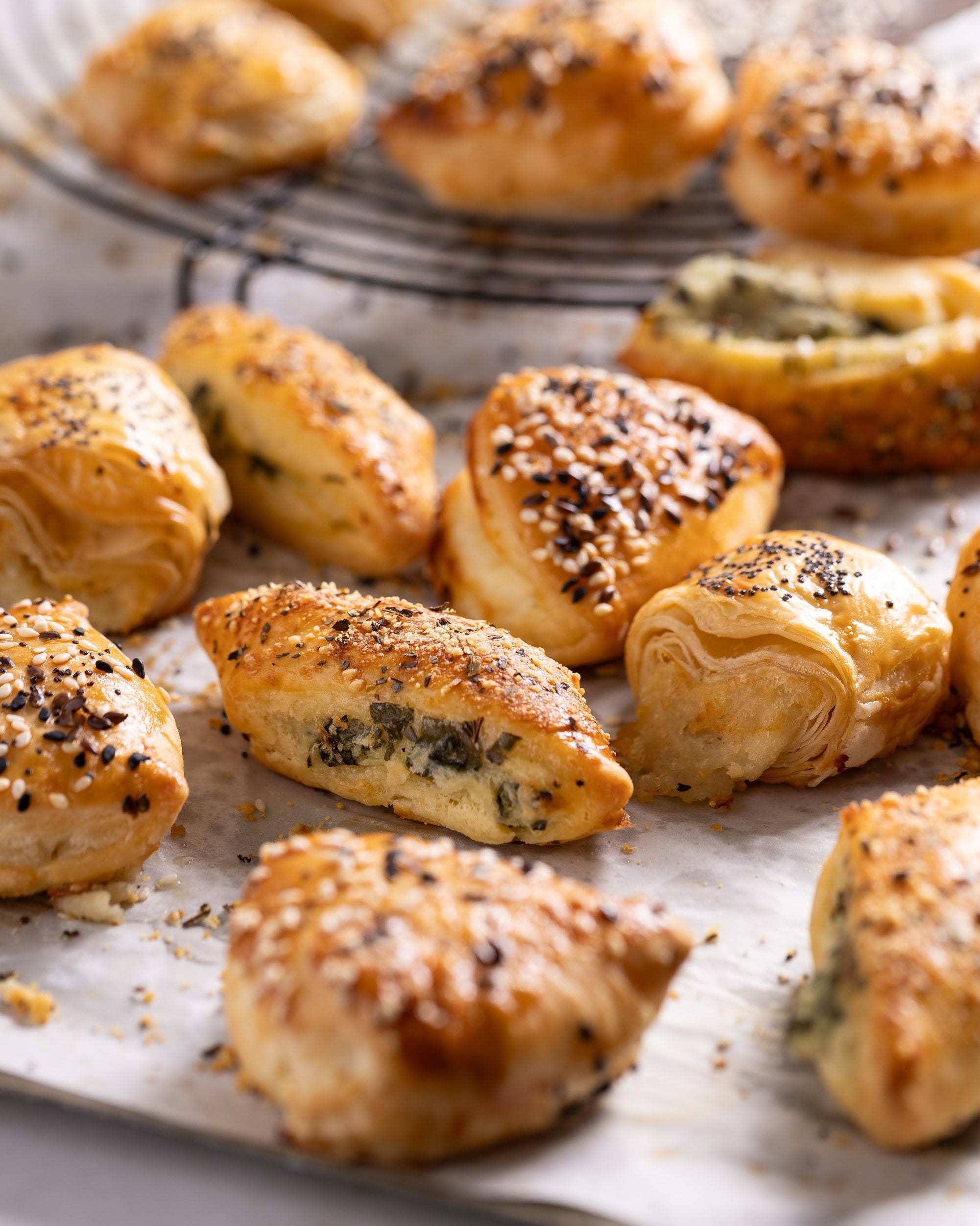 מגש מאפים מלוחים 24 יחידות