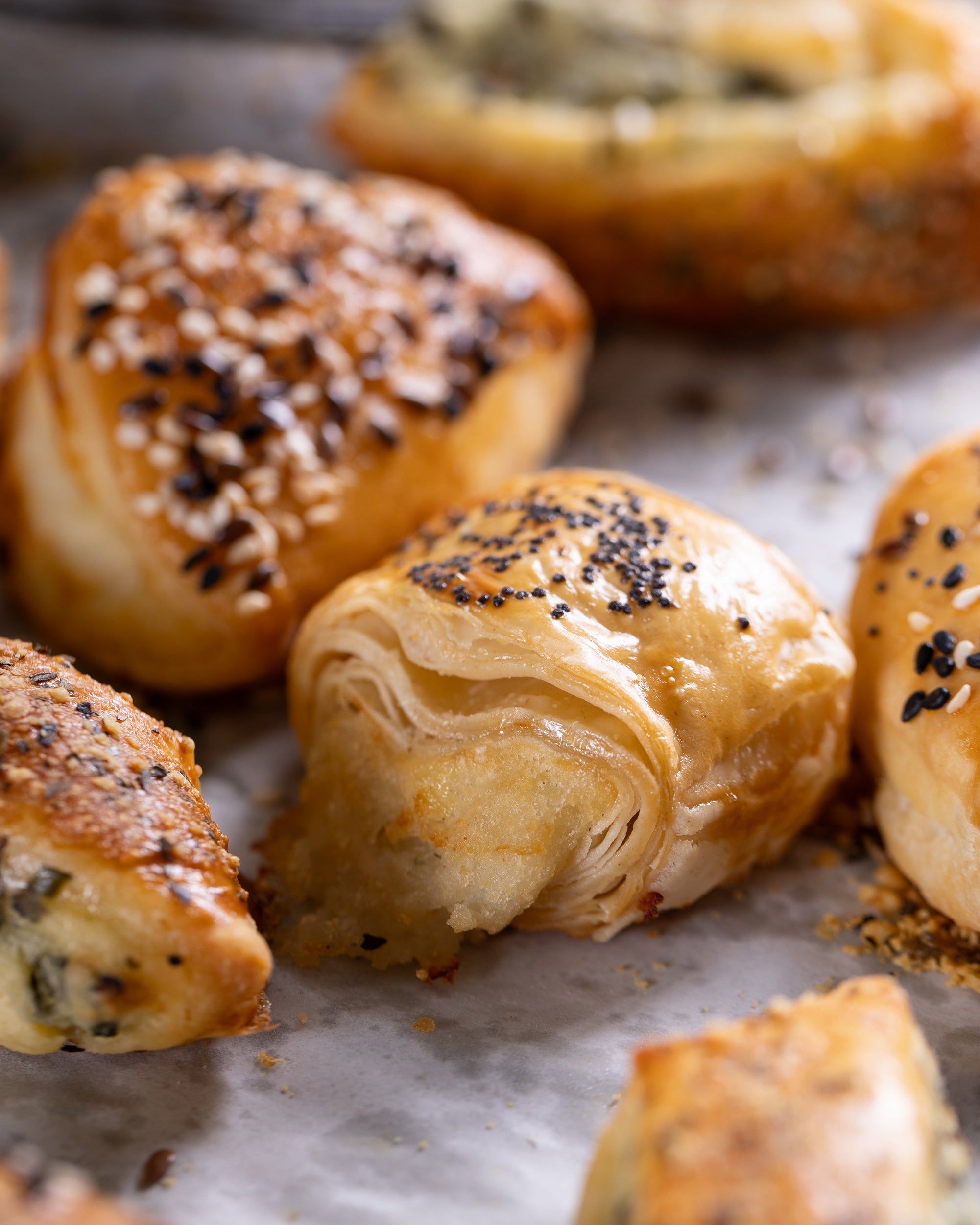 מגש מאפים מלוחים 24 יחידות