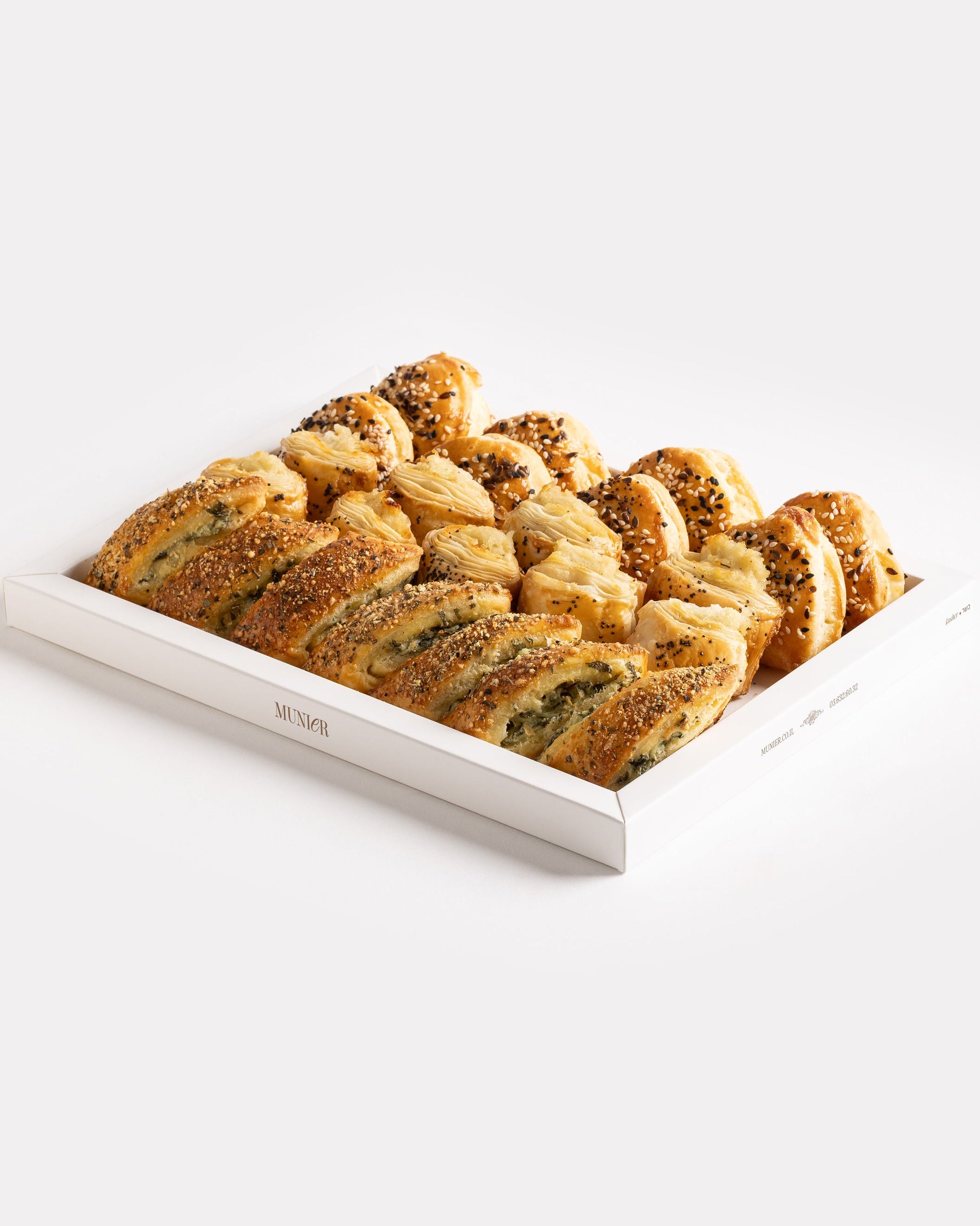 מגש מאפים מלוחים 24 יחידות