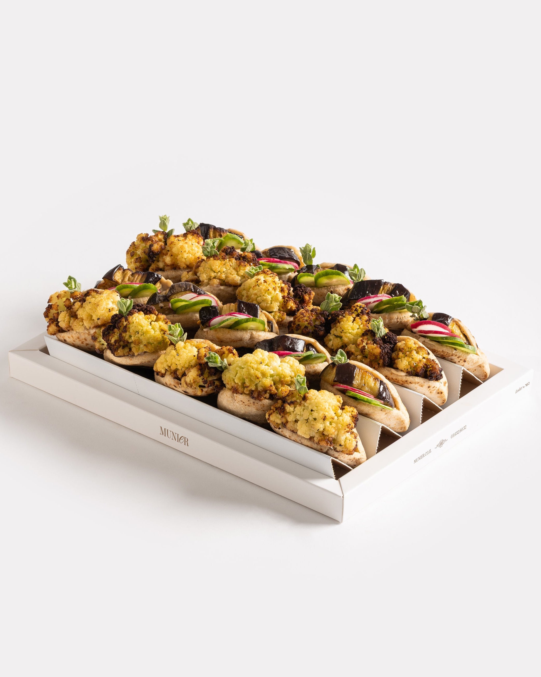 מגש מיני פיתה טבעוני כרובית צלויה | חציל 20 יחידות