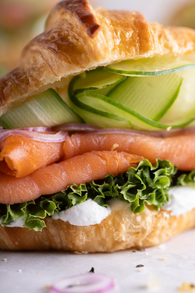 מגש קרואסון סלמון 12 יחידות