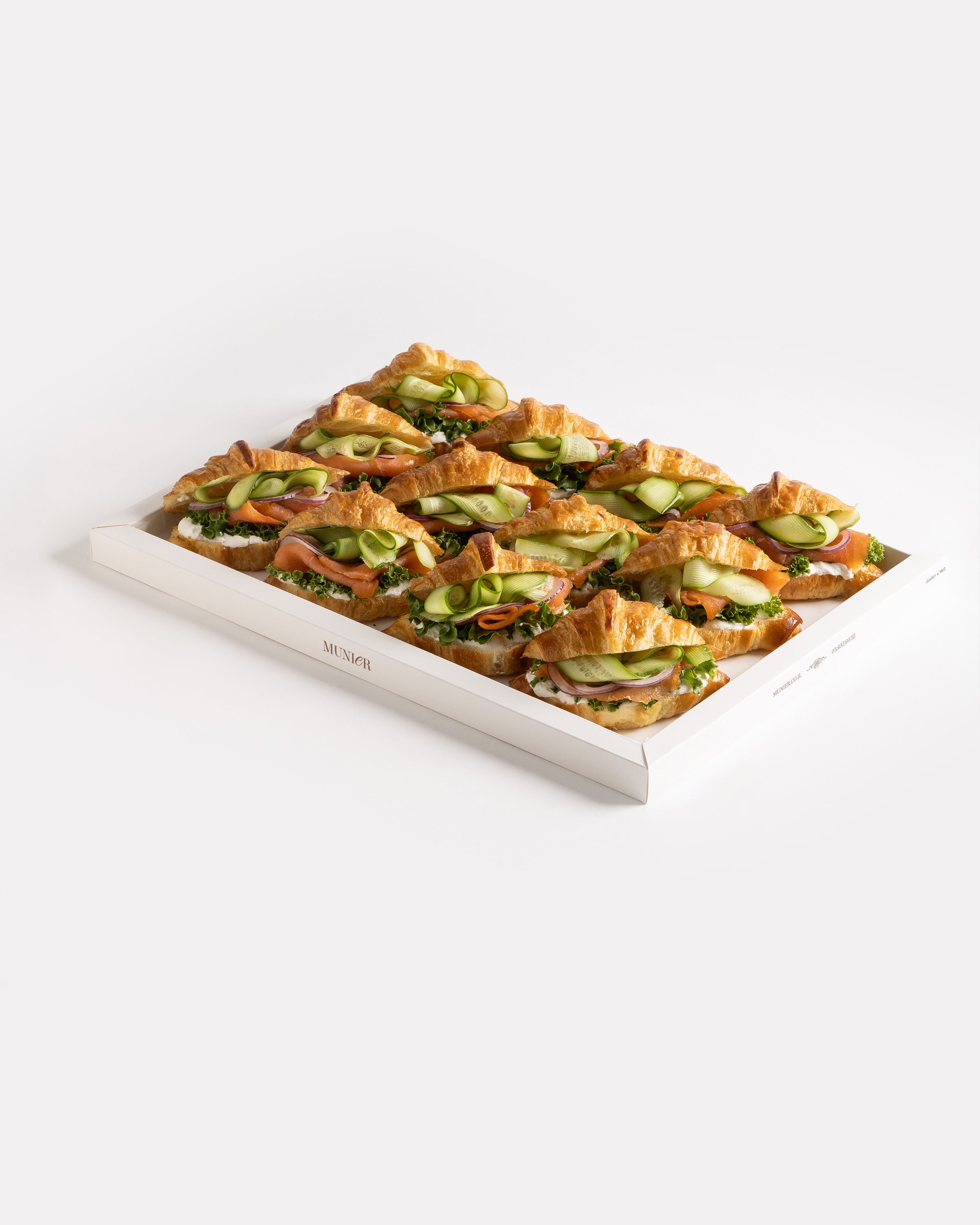 מגש קרואסון סלמון 12 יחידות