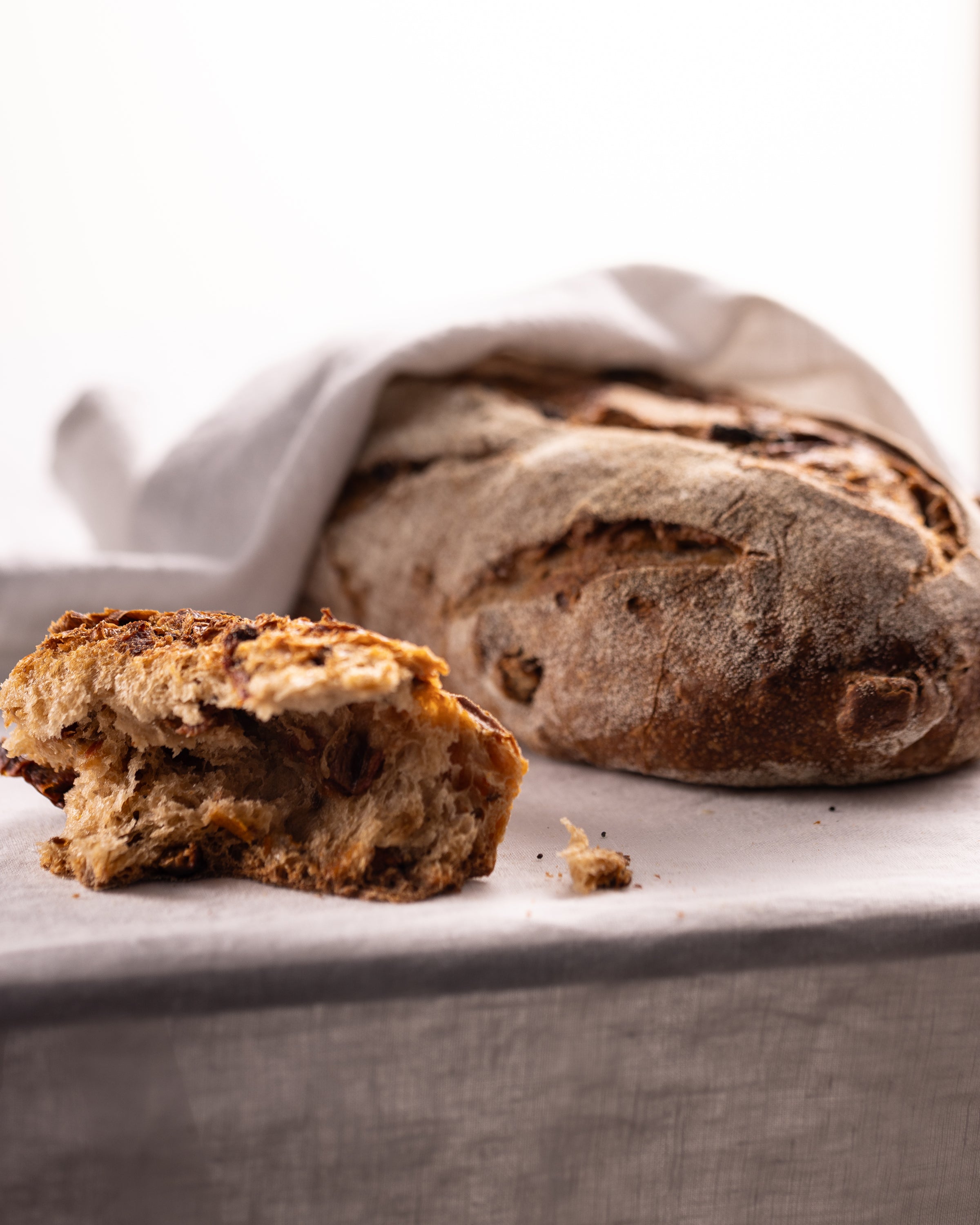 לחם מחמצת עגבניות מיובשות