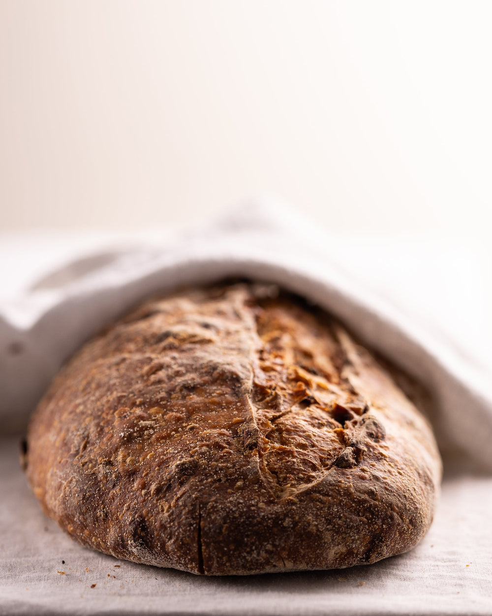 לחם מחמצת אגוזים וצימוקים