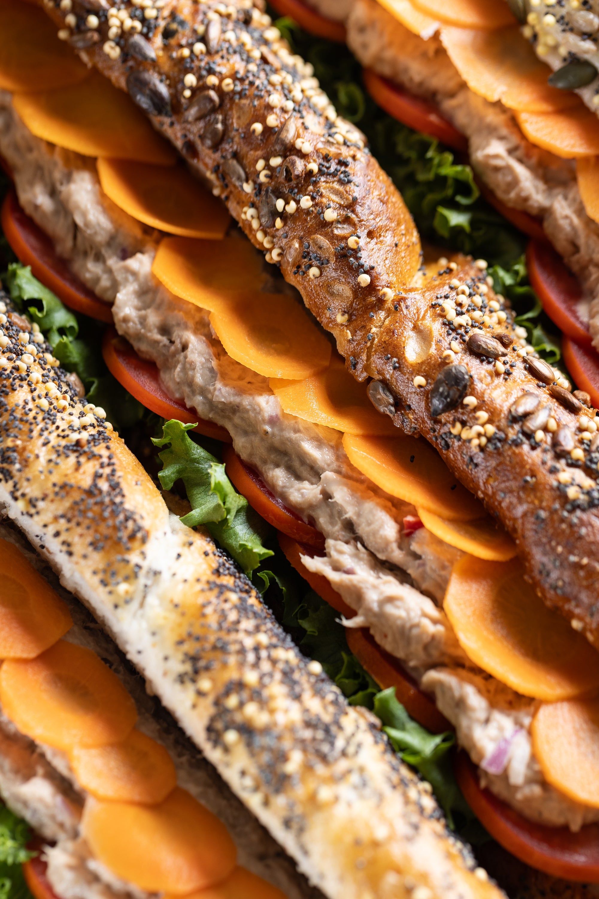 מגש כריכי סלט טונה ללא קמח חיטה 12 יחידות