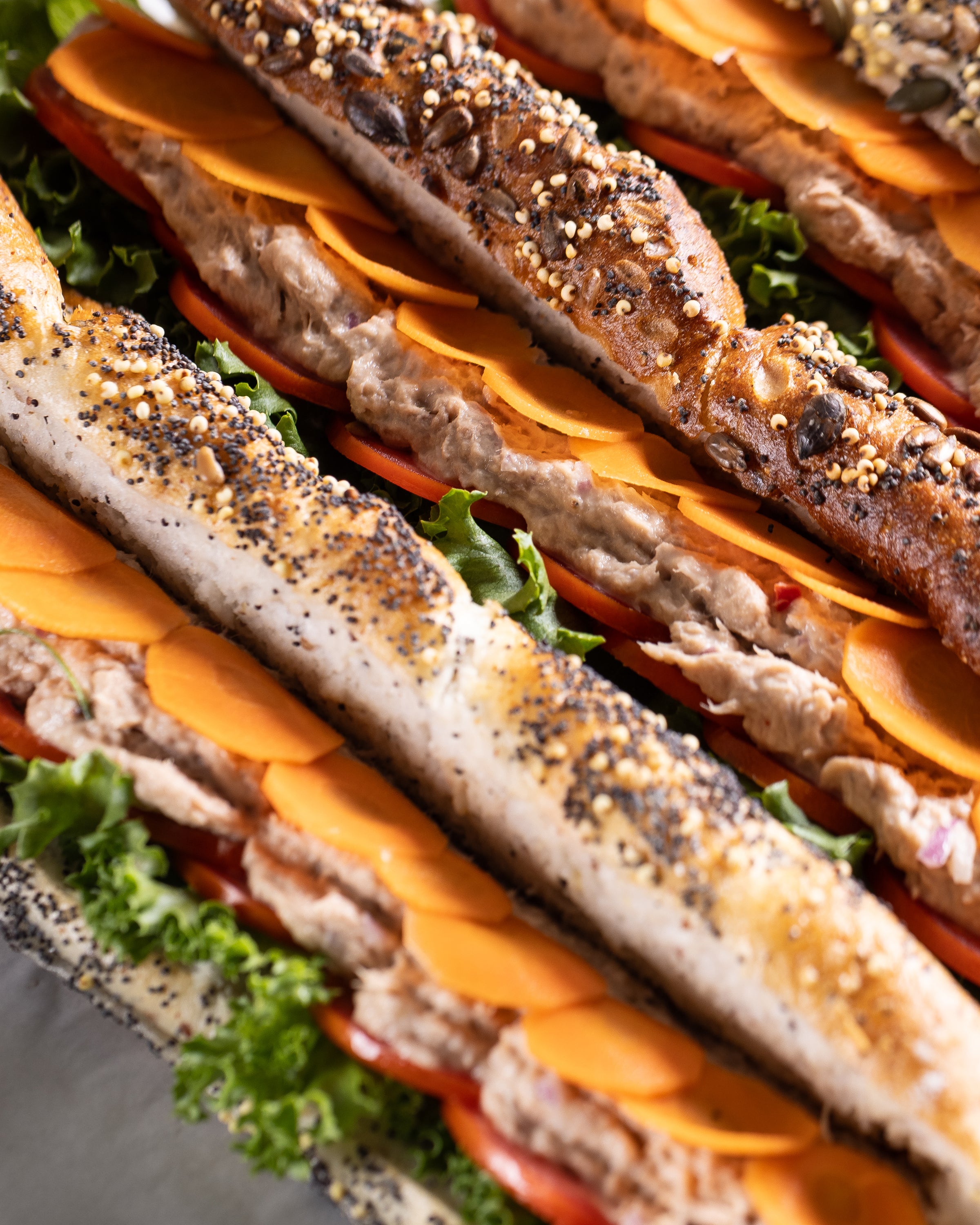 מגש כריכי סלט טונה ללא קמח חיטה 12 יחידות