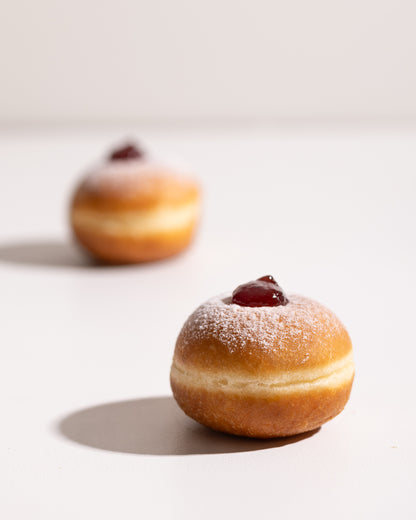 הקלאסיקות של חנוכה: תות וריבת חלב - 12 יחידות