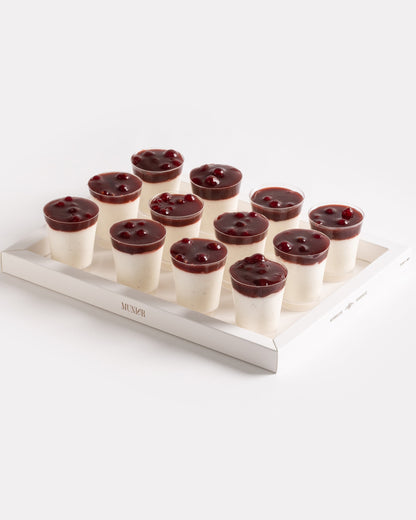 מגש כוסיות מוס גבינה ופירות יער 12 יחידות