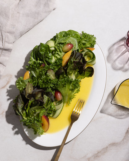 סלט ירוק ופירות העונה